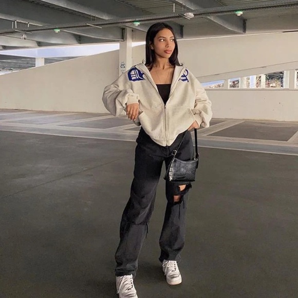 ADIKA Zip up - Picture 1 of 4